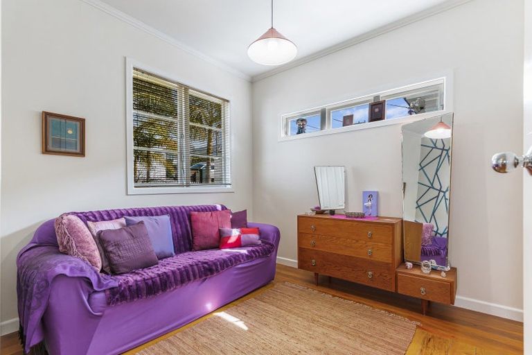 Photo of property in 10 Cassino Street, Bayswater, Auckland, 0622