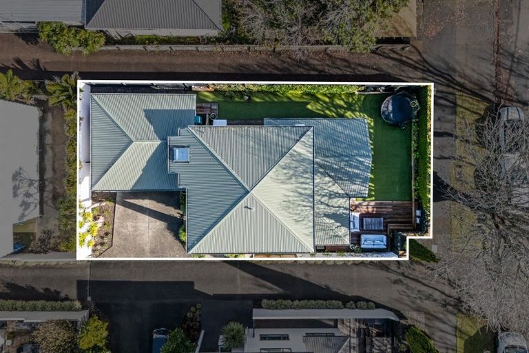 Photo of property in 49a Dignan Street, Point Chevalier, Auckland, 1022