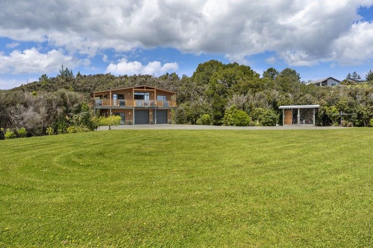 Photo of property in 11 Streets Way, Timberlea, Upper Hutt, 5018