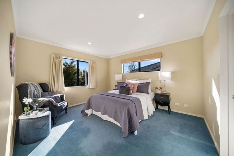 Photo of property in 15 Renlee Place, Shelly Park, Auckland, 2014