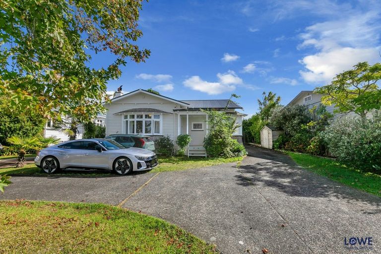 Photo of property in 60 Ngataringa Road, Devonport, Auckland, 0624