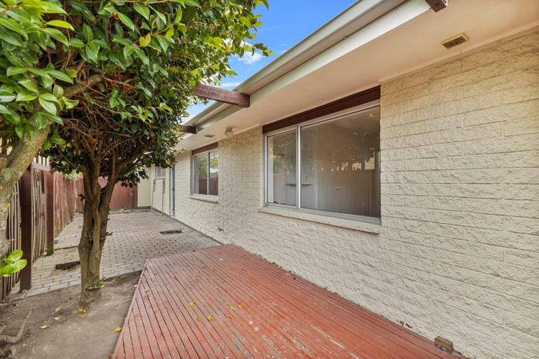 Photo of property in 70 Cutts Road, Russley, Christchurch, 8042