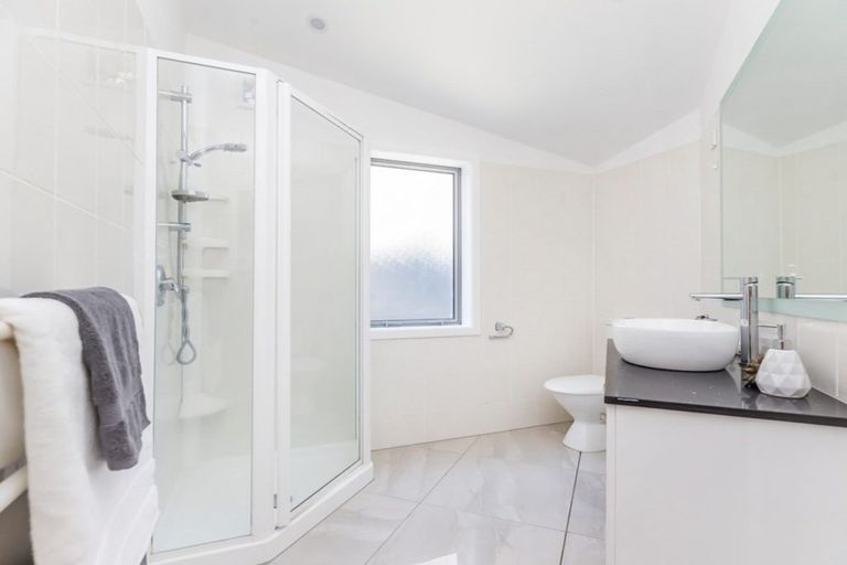 Photo of property in 9 Inverell Way, Seatoun, Wellington, 6022