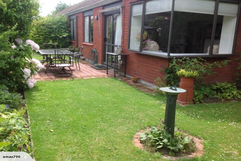 Photo of property in 2/79 Saint James Avenue, Papanui, Christchurch, 8053