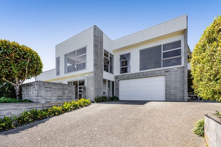 Photo of property in 16 Links Drive, Waiwhakaiho, New Plymouth, 4312