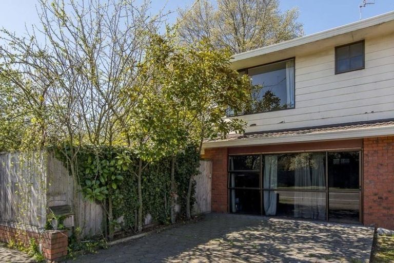 Photo of property in 1/146 Waimairi Road, Ilam, Christchurch, 8041