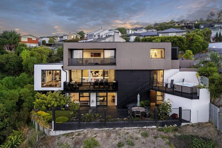 Photo of property in 8a Mandalay Lane, Redcliffs, Christchurch, 8081