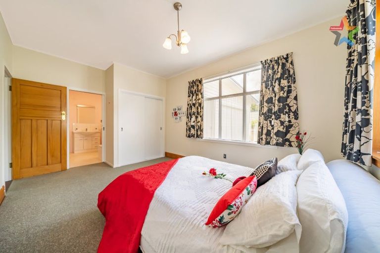 Photo of property in 28 Lincoln Avenue, Tawa, Wellington, 5028