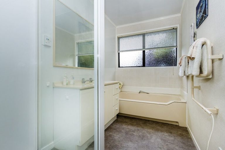 Photo of property in 12 Serrata Place, Browns Bay, Auckland, 0630