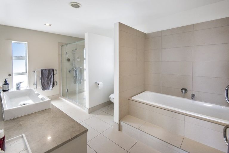 Photo of property in 30 Beresford Street, Bayswater, Auckland, 0622