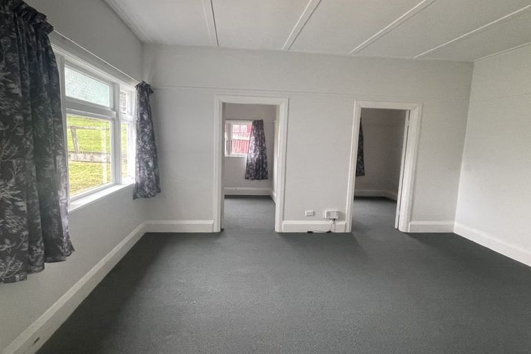 Photo of property in 17 Naughton Terrace, Kilbirnie, Wellington, 6022