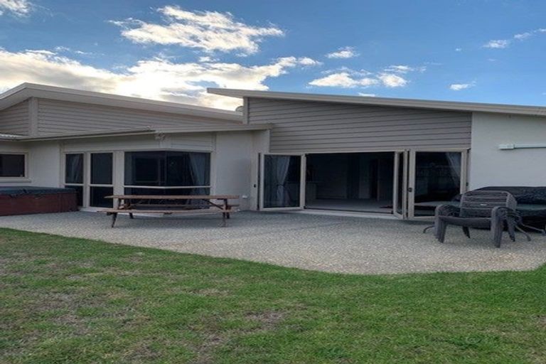 Photo of property in 76 The Drive, Paraparaumu Beach, Paraparaumu, 5032