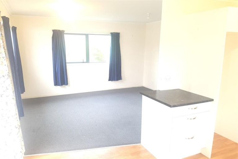 Photo of property in 35 Fruitvale Road, New Lynn, Auckland, 0600