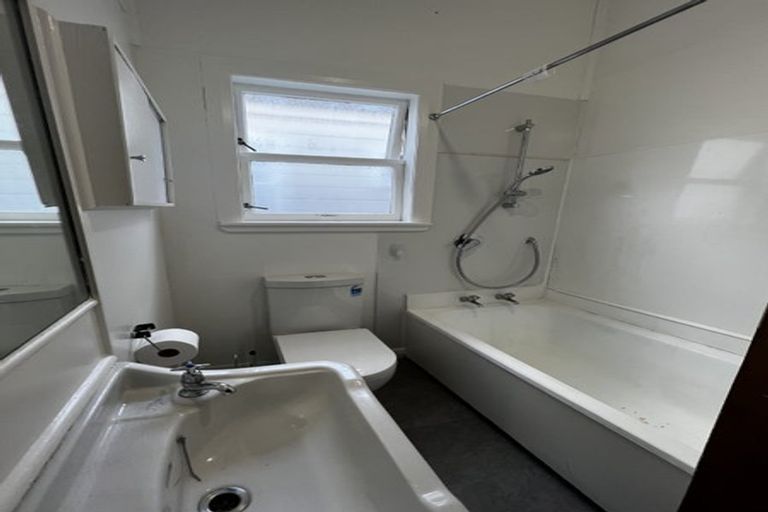 Photo of property in 218 Clyde Street, Island Bay, Wellington, 6023