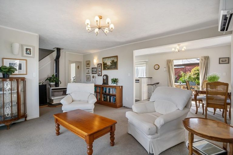 Photo of property in 14 Seaglen Place, Botany Downs, Auckland, 2010