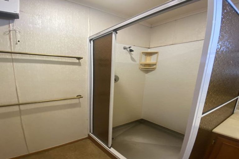 Photo of property in 235 Edmonton Road, Te Atatu South, Auckland, 0610