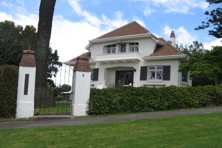 Photo of property in 6 Peverill Crescent, Papatoetoe, Auckland, 2025