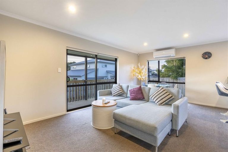 Photo of property in 25a Dawnhaven Drive, Te Atatu Peninsula, Auckland, 0610