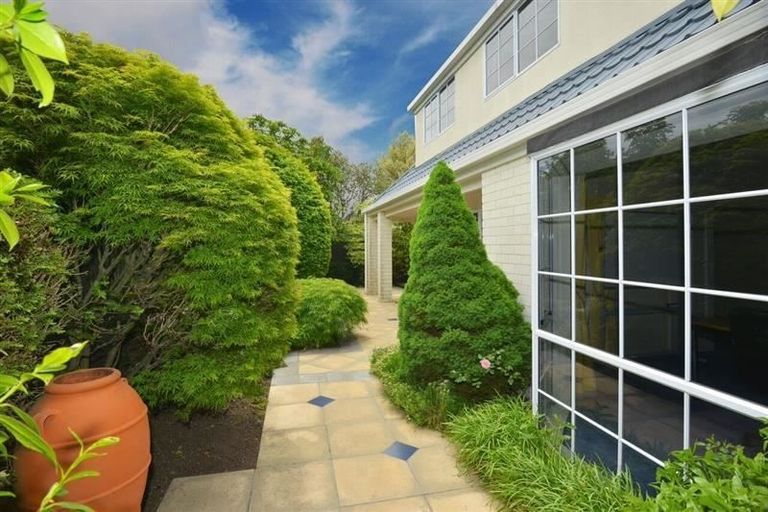 Photo of property in 4b Mclellan Place, Ilam, Christchurch, 8041