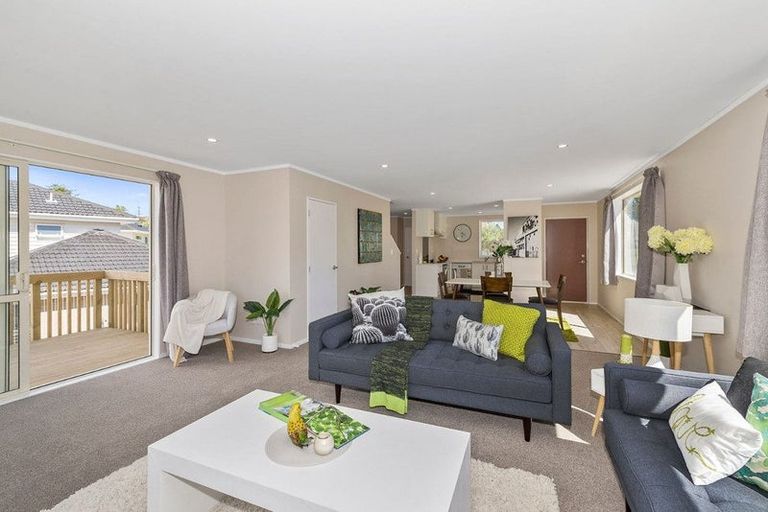 Photo of property in 45 Kelman Road, Kelston, Auckland, 0602