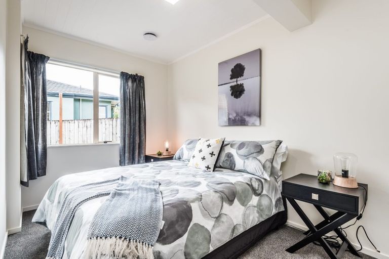 Photo of property in 1042a Great North Road, Point Chevalier, Auckland, 1022