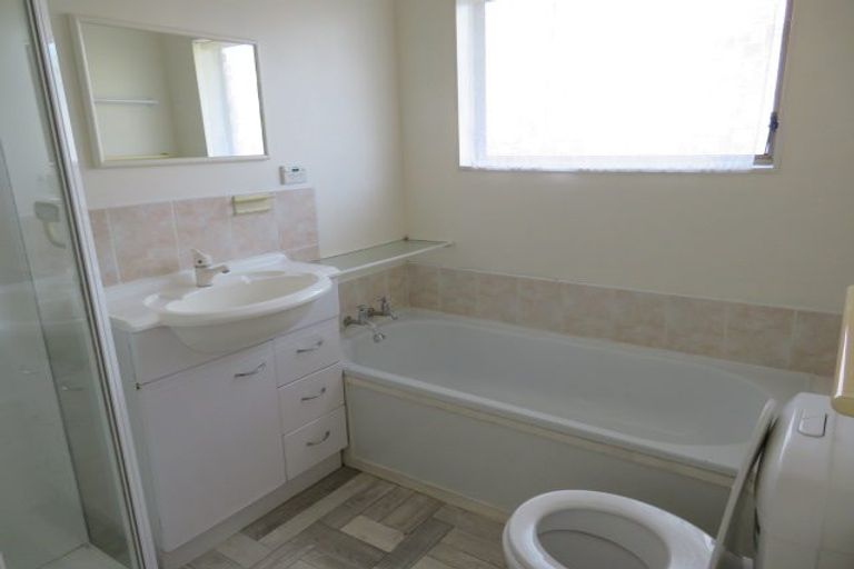 Photo of property in 1b Cairngorm Place, Highland Park, Auckland, 2010