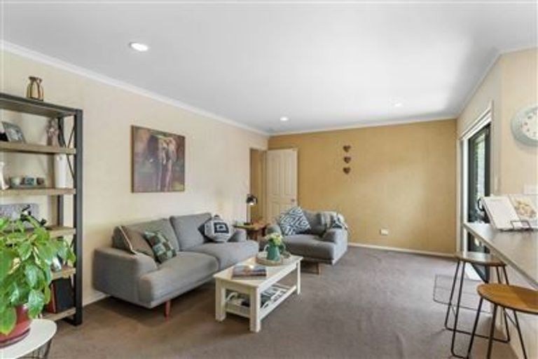 Photo of property in 1 Ballybay Road, East Tamaki, Auckland, 2016