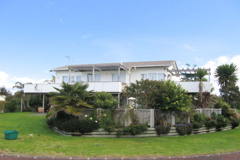 Photo of property in 10 Claxton Avenue, Pauanui, Hikuai, 3579