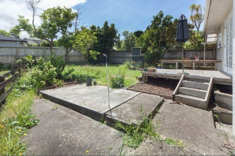 Photo of property in 24 Coniston Avenue, Te Atatu South, Auckland, 0610