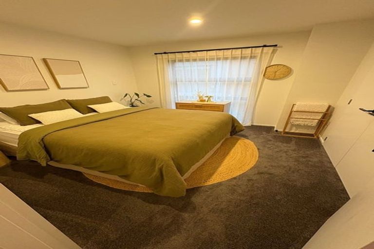 Photo of property in 4/89 Beach Road, Te Atatu Peninsula, 0610