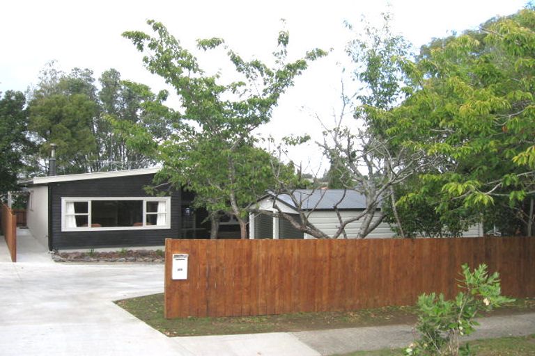 Photo of property in 1/276a Wairau Road, Glenfield, Auckland, 0627