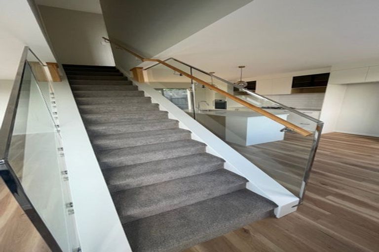 Photo of property in 5d Lavery Place, Sunnynook, Auckland, 0632