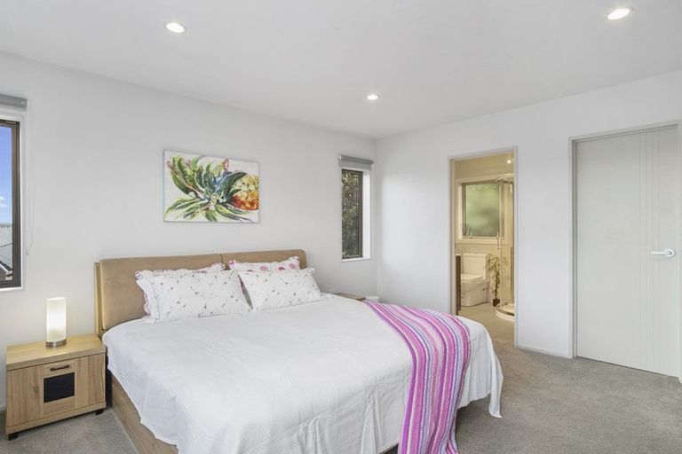 Photo of property in 32a Bodi Place, Te Atatu South, Auckland, 0610