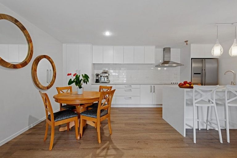 Photo of property in Bay Palms Apartments, 3/30a Bute Road, Browns Bay, Auckland, 0630