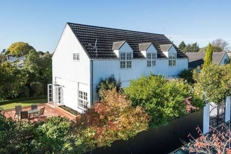 Photo of property in 1 Oakfield Street, Burnside, Christchurch, 8053