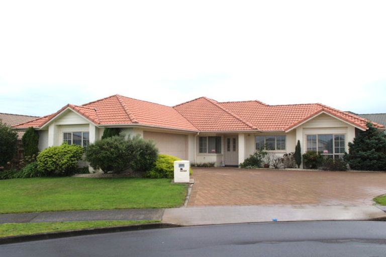 Photo of property in 14 Tolben Place, Golflands, Auckland, 2013