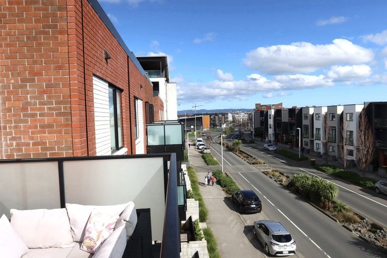 Photo of property in 3/22 Kerewhenua Crescent, Hobsonville, 0616