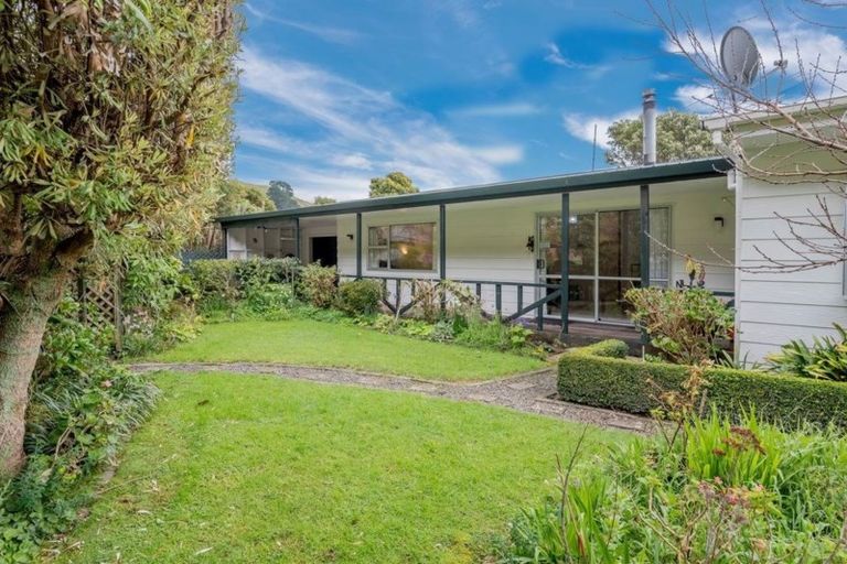 Photo of property in 12 Poneke Drive, Waikanae, 5036