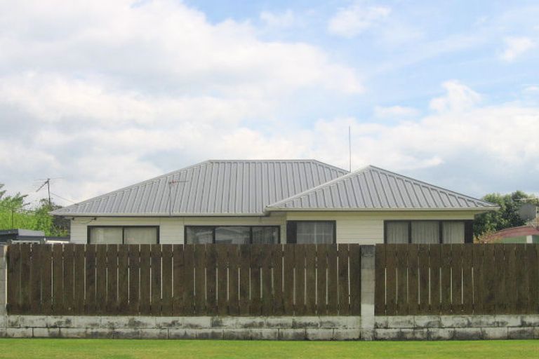 Photo of property in 4 Glenfield Road, Owhata, Rotorua, 3010