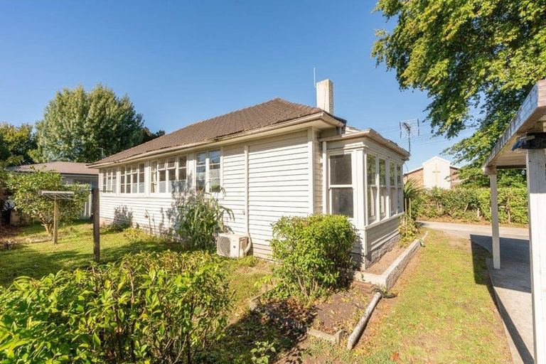 Photo of property in 2 Sare Crescent, Fairfield, Hamilton, 3214