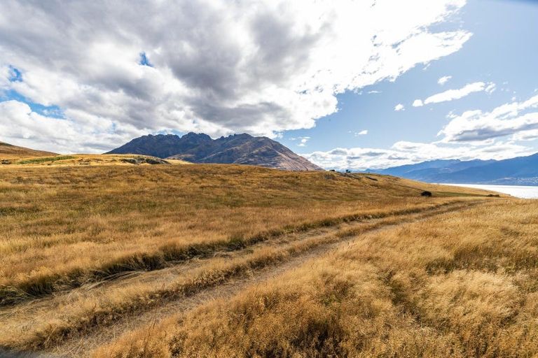 Photo of property in 3 Water Race Lane, Jacks Point, Queenstown, 9371
