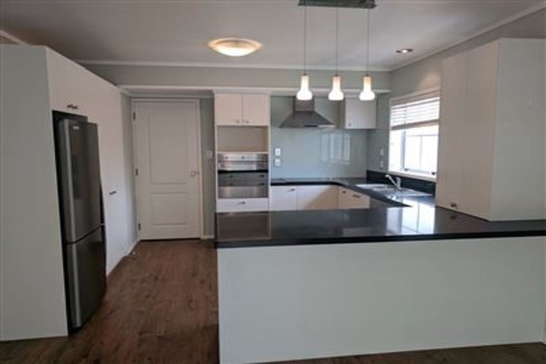 Photo of property in 1/52 Milford Road, Milford, Auckland, 0620