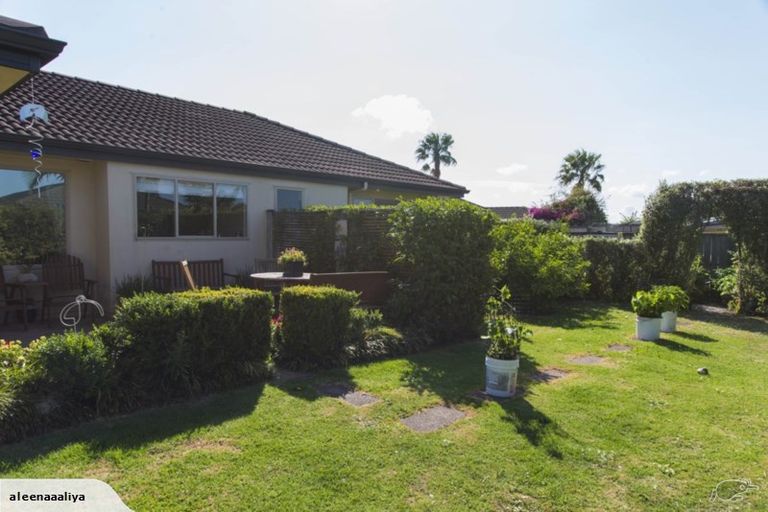Photo of property in 11 Blackwood Drive, Wattle Downs, Auckland, 2103