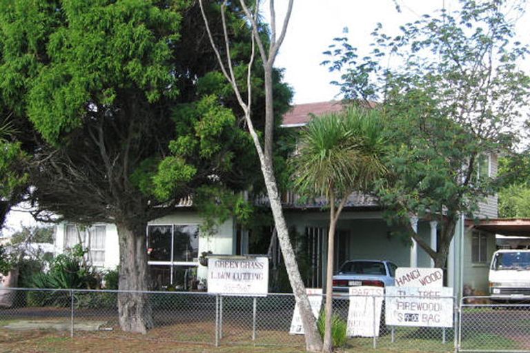 Photo of property in 24 Barrys Road, Glendene, Auckland, 0602