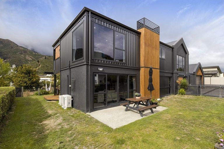 Photo of property in 15 Beach Road, Waikawa, Picton, 7220