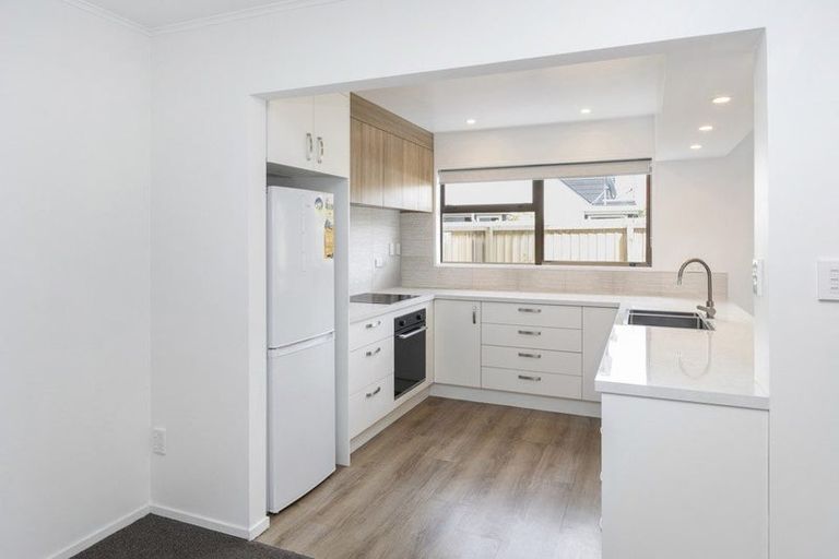 Photo of property in 2/76 Hinau Street, Riccarton, Christchurch, 8041