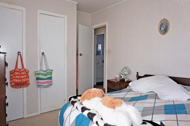 Photo of property in 129 Queen Street West, Levin, 5510