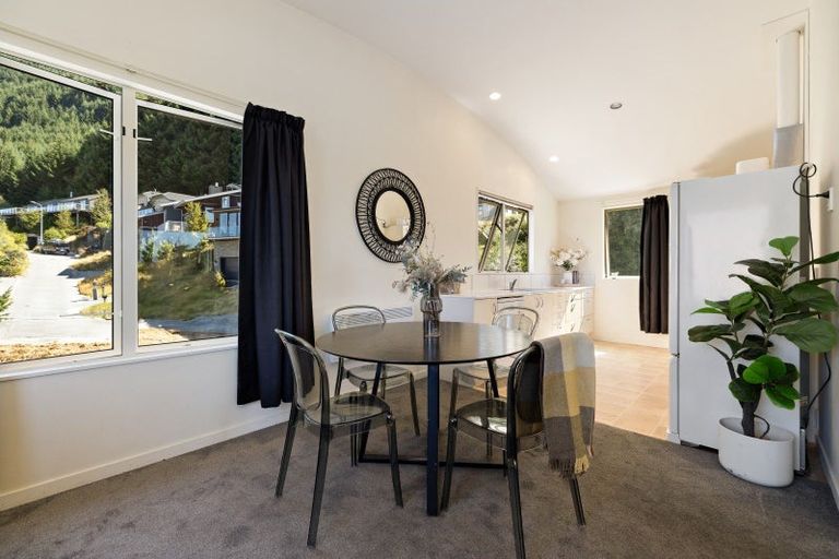 Photo of property in 32 Dart Place, Fernhill, Queenstown, 9300