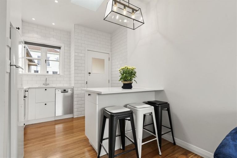 Photo of property in 3/64 Victoria Road, Devonport, Auckland, 0624