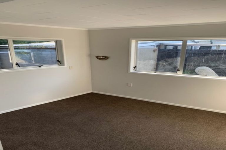 Photo of property in 2/8 Keeling Road, Henderson, Auckland, 0612